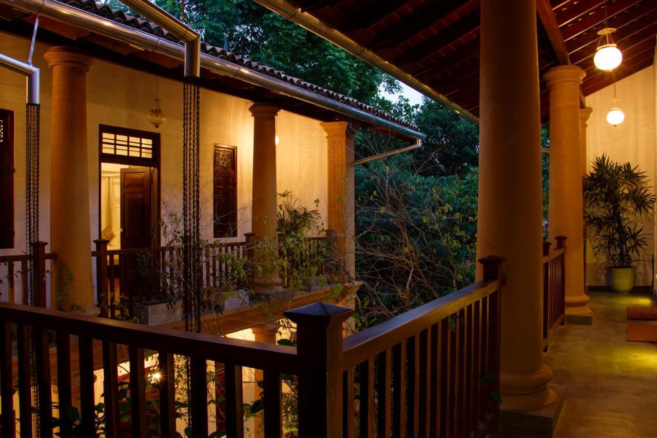 ウナワトゥナ Sri Yoga Shala Bed & Breakfast エクステリア 写真
